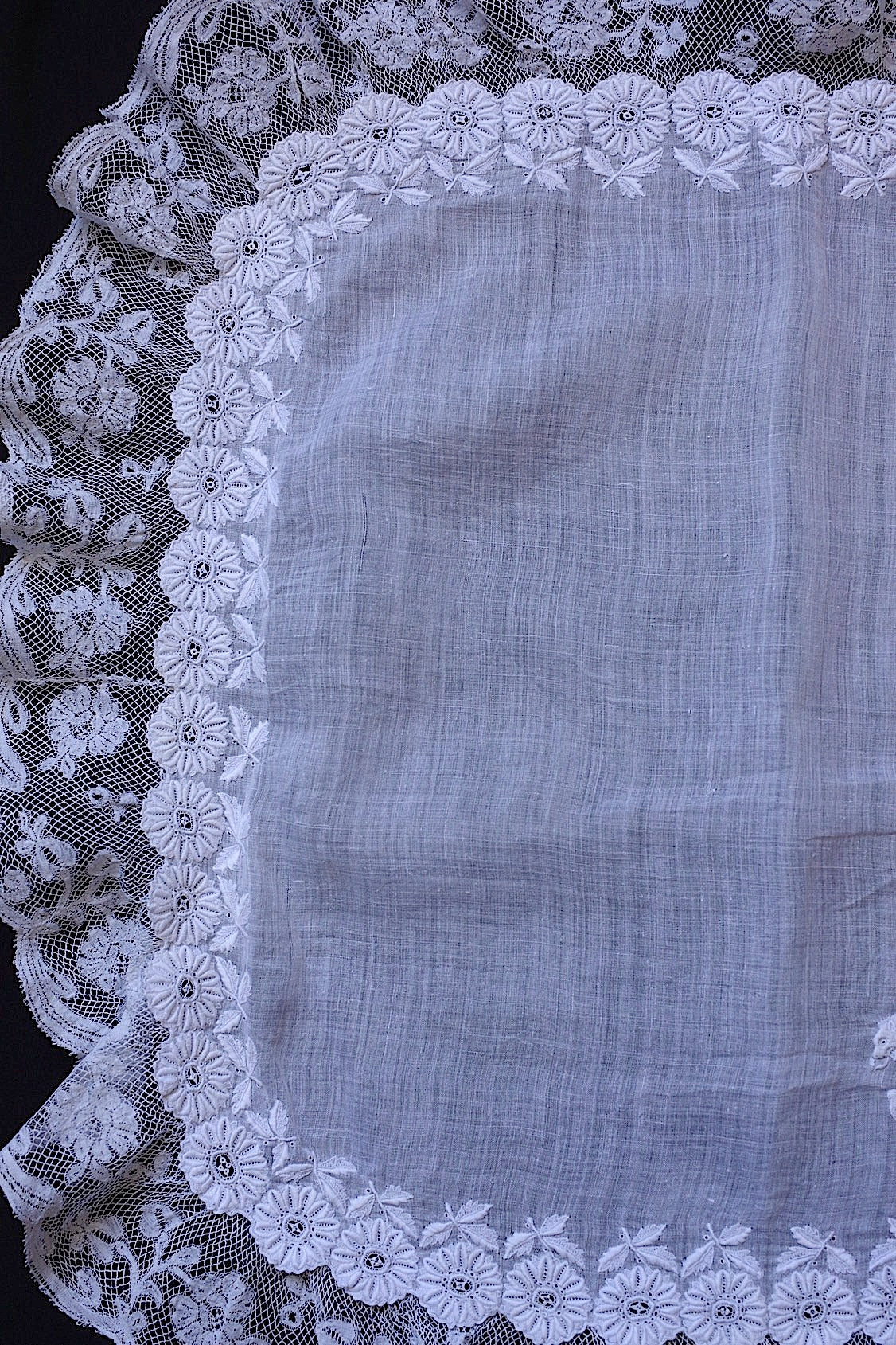 アンティークレースハンカチ  mouchoir antique   .FR a l'epoque