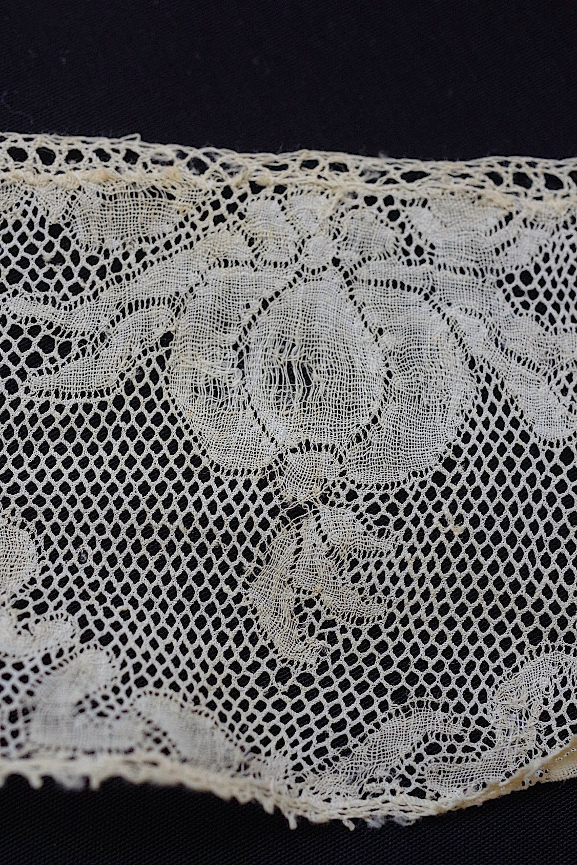 アンティークレース dentelle antique   .FR a l'epoque