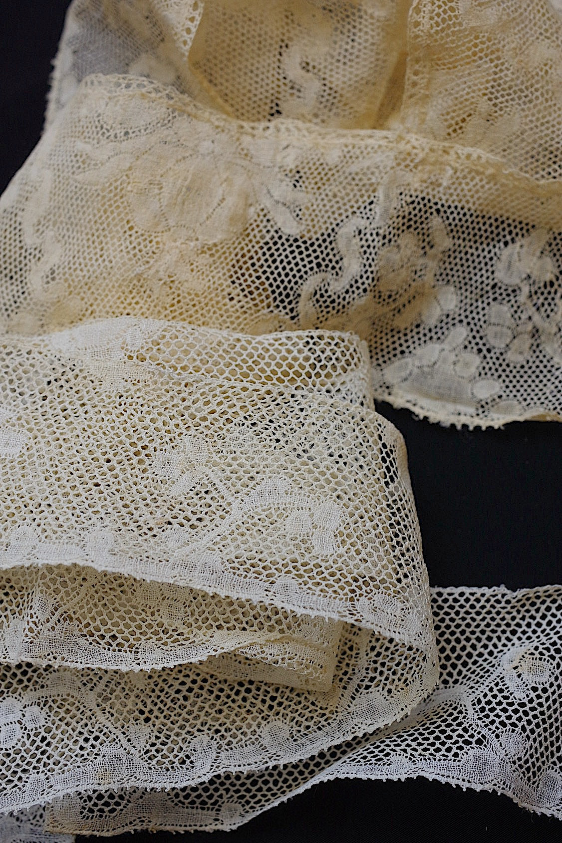 アンティークレース dentelle antique   .FR a l'epoque