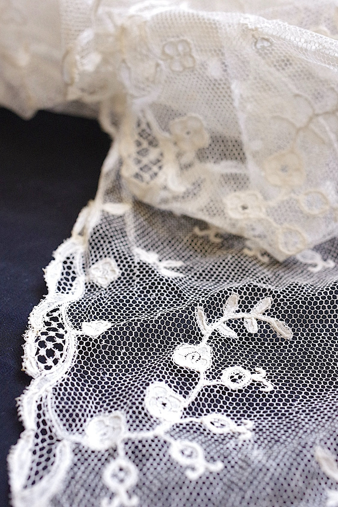 アンティークレース dentelle antique  240cm .FR a l'epoque