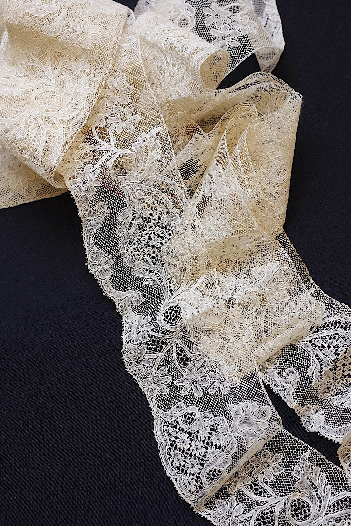 アンティークレース