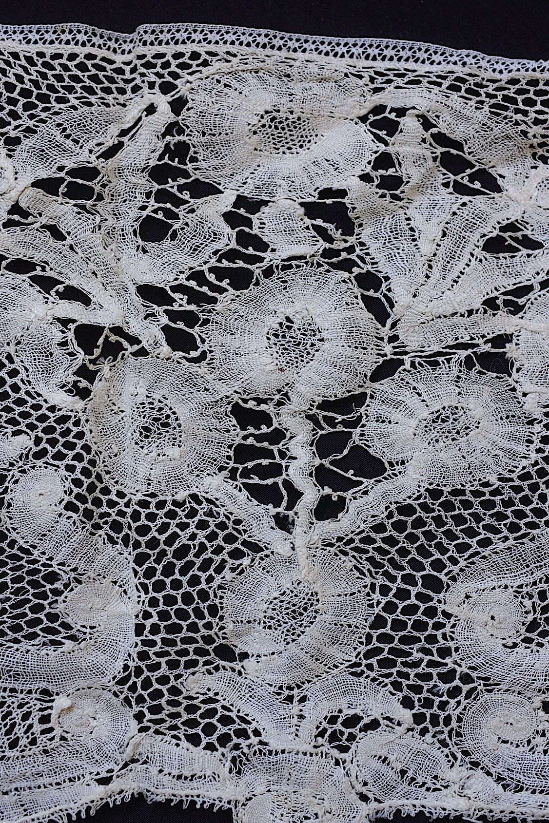 アンティークレース dentelle antique  204cm .FR a l'epoque