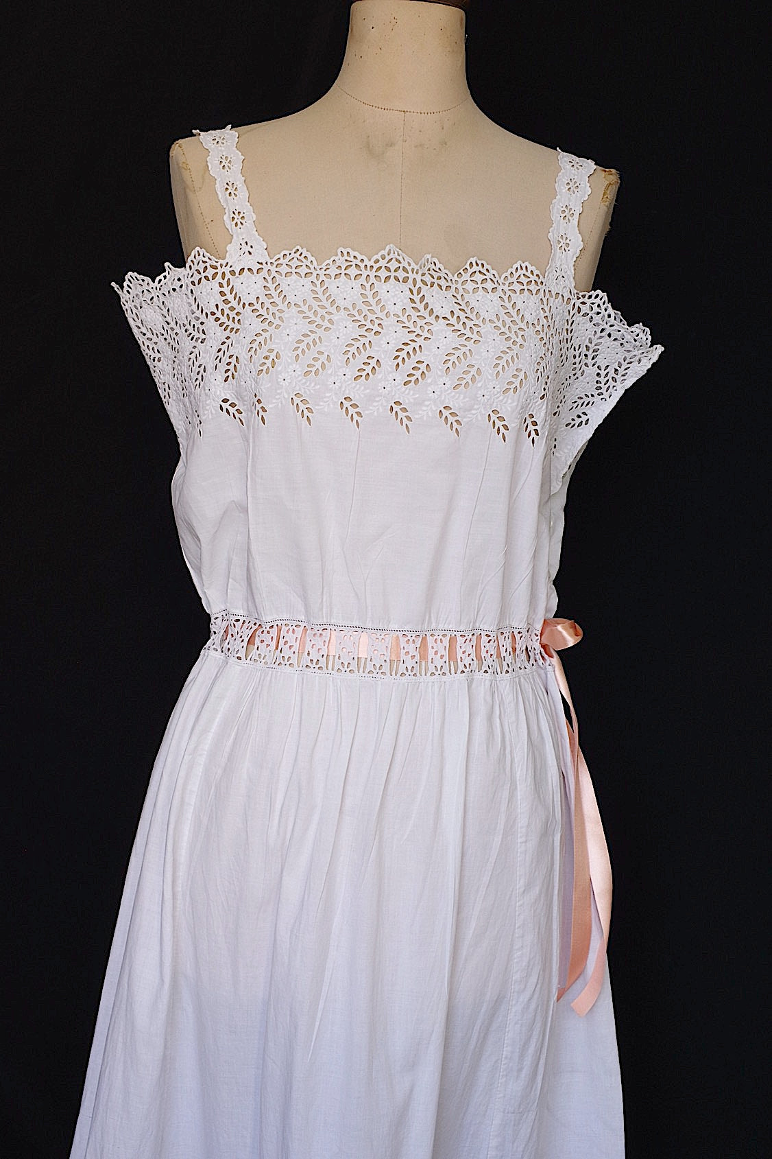 アンティークワンピース  vêtement  antique  robe .FR a l'epoque