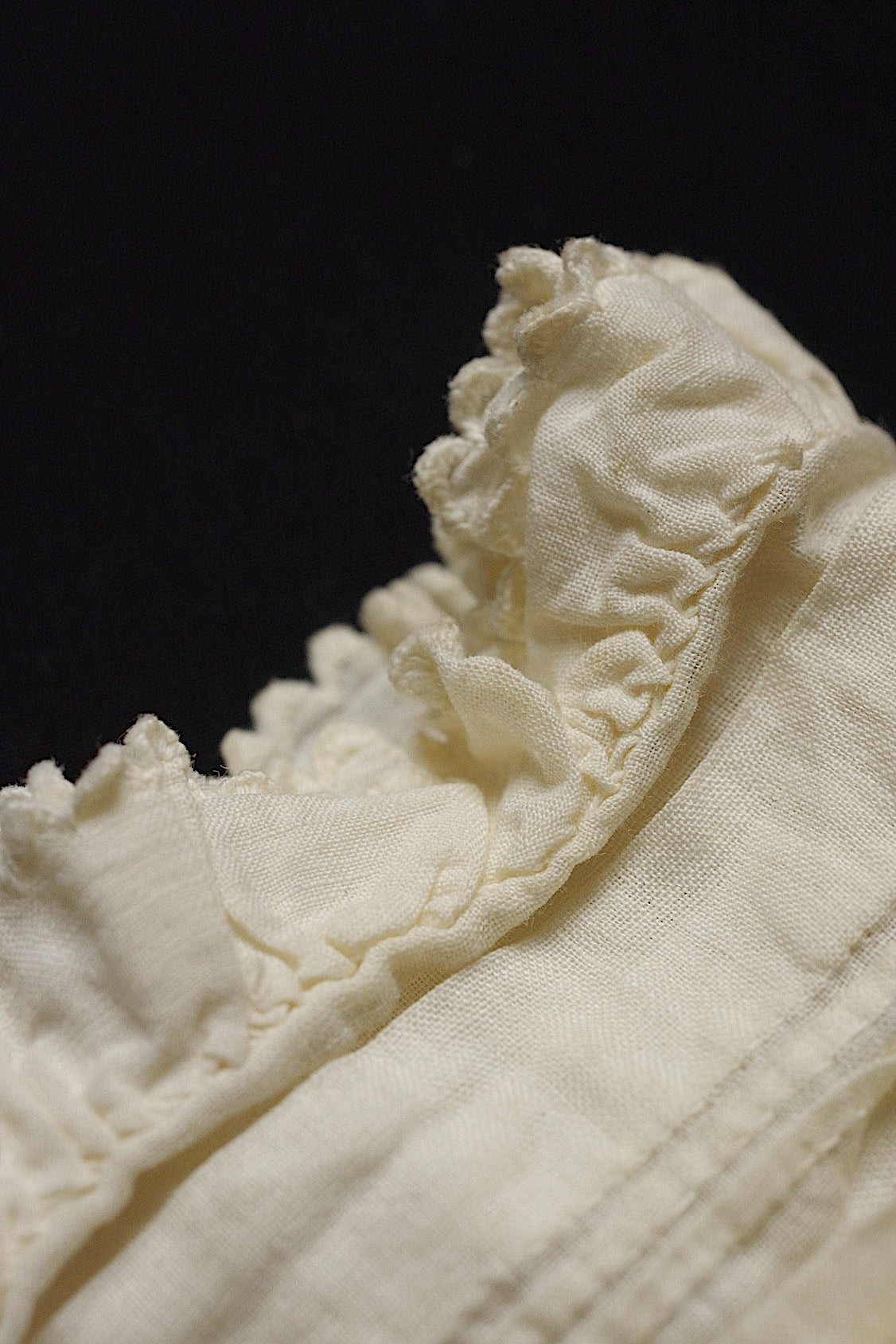 アンティークレース dentelle antique 小さなボネ2つ .FR a l'epoque