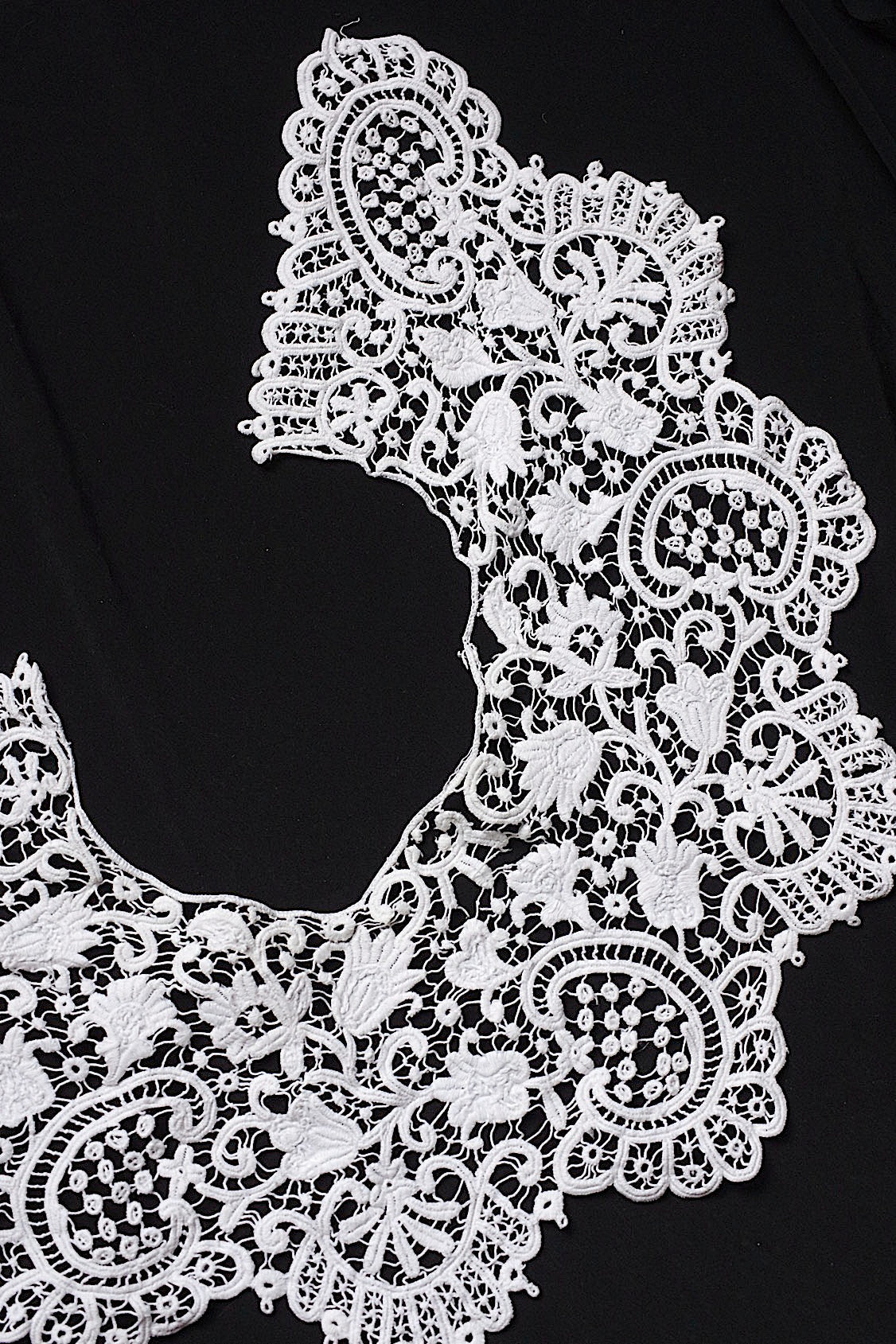 アンティークレース dentelle antique 襟2つ .FR a l'epoque