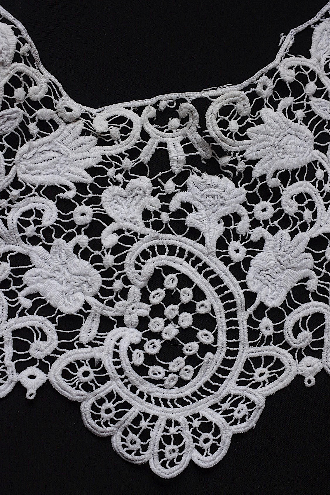アンティークレース dentelle antique 襟2つ .FR a l'epoque