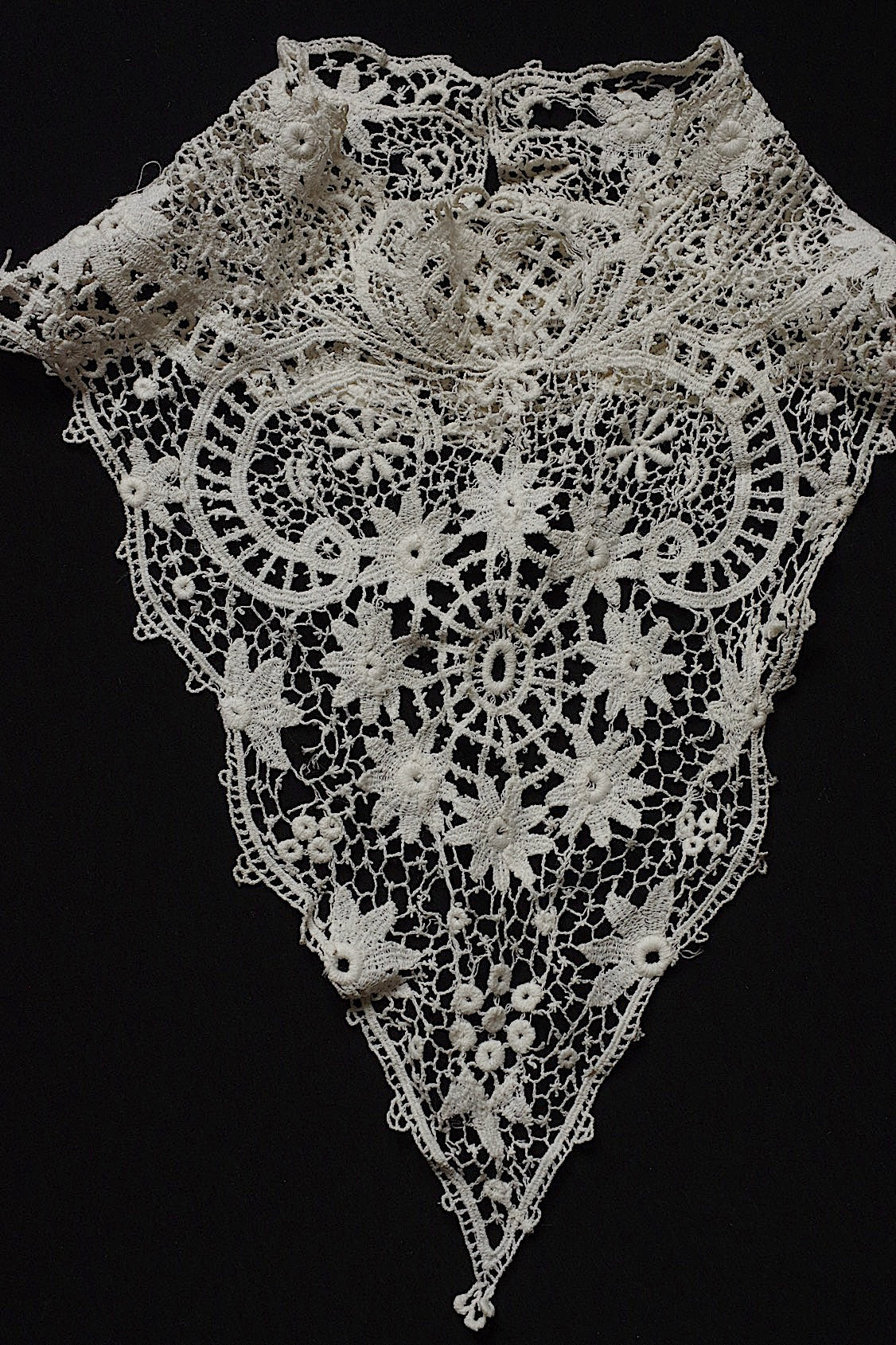 アンティークレース dentelle antique 襟2つ .FR a l'epoque