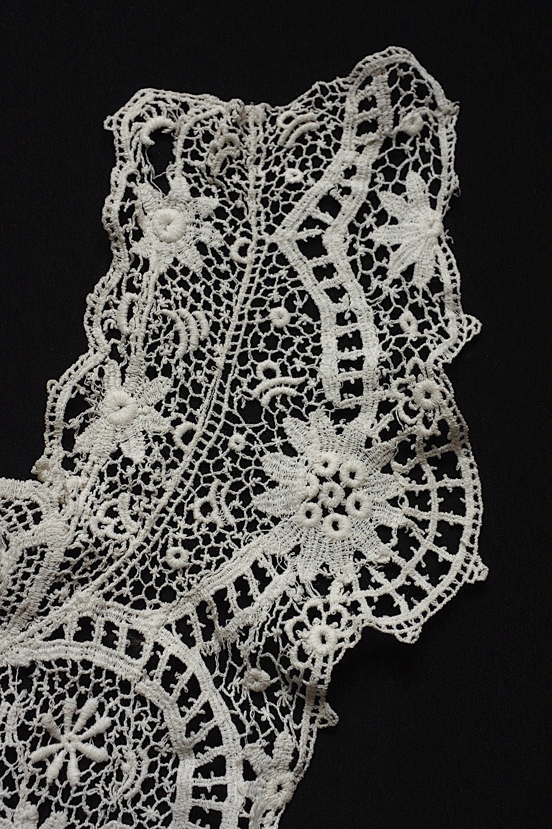 アンティークレース dentelle antique 襟2つ .FR a l'epoque