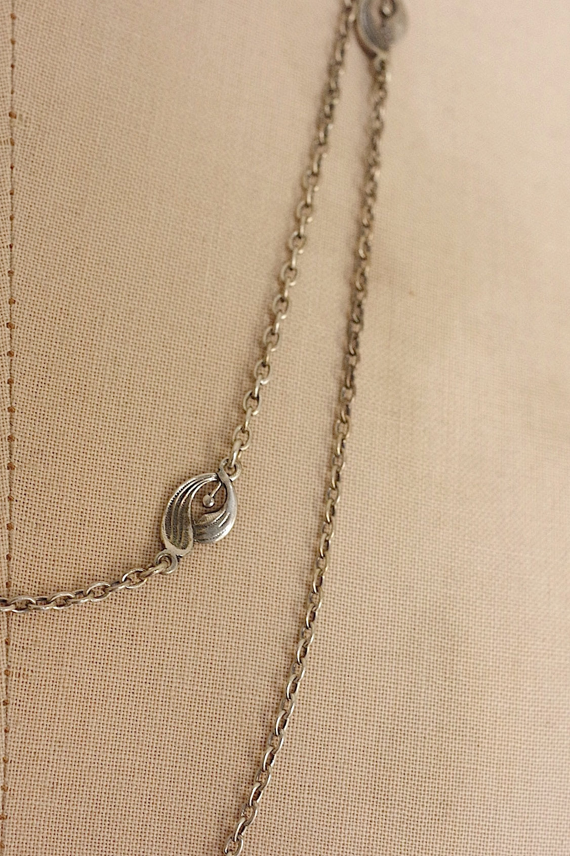 アンティークチェーンネックレス collier amtique 宿木 .FR a l'epoque