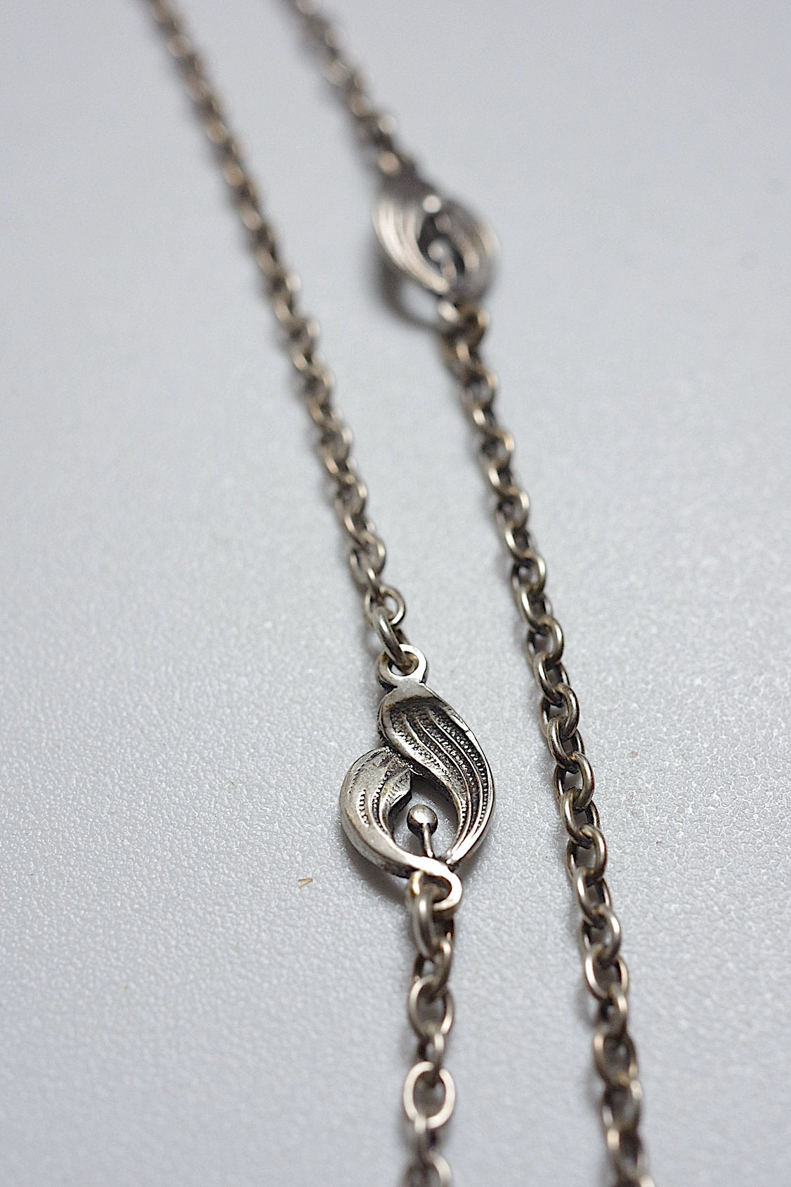 アンティークチェーンネックレス collier amtique 宿木 .FR a l'epoque