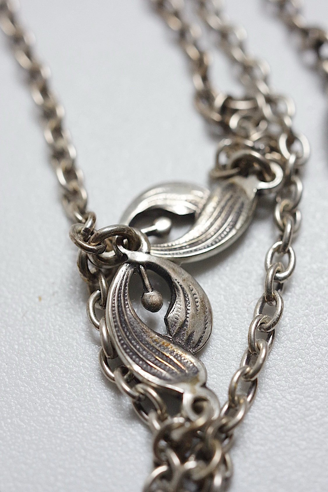 アンティークチェーンネックレス collier amtique 宿木 .FR a l'epoque