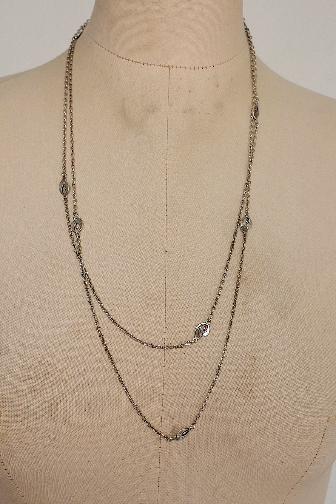 アンティークチェーンネックレス collier amtique 宿木 .FR a l'epoque