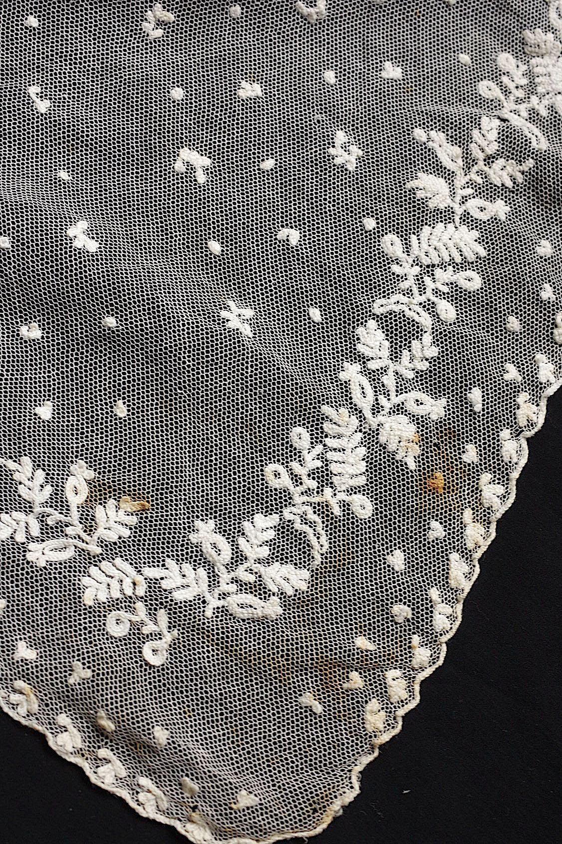 アンティークレース dentelle antique fichu .FR a l'epoque