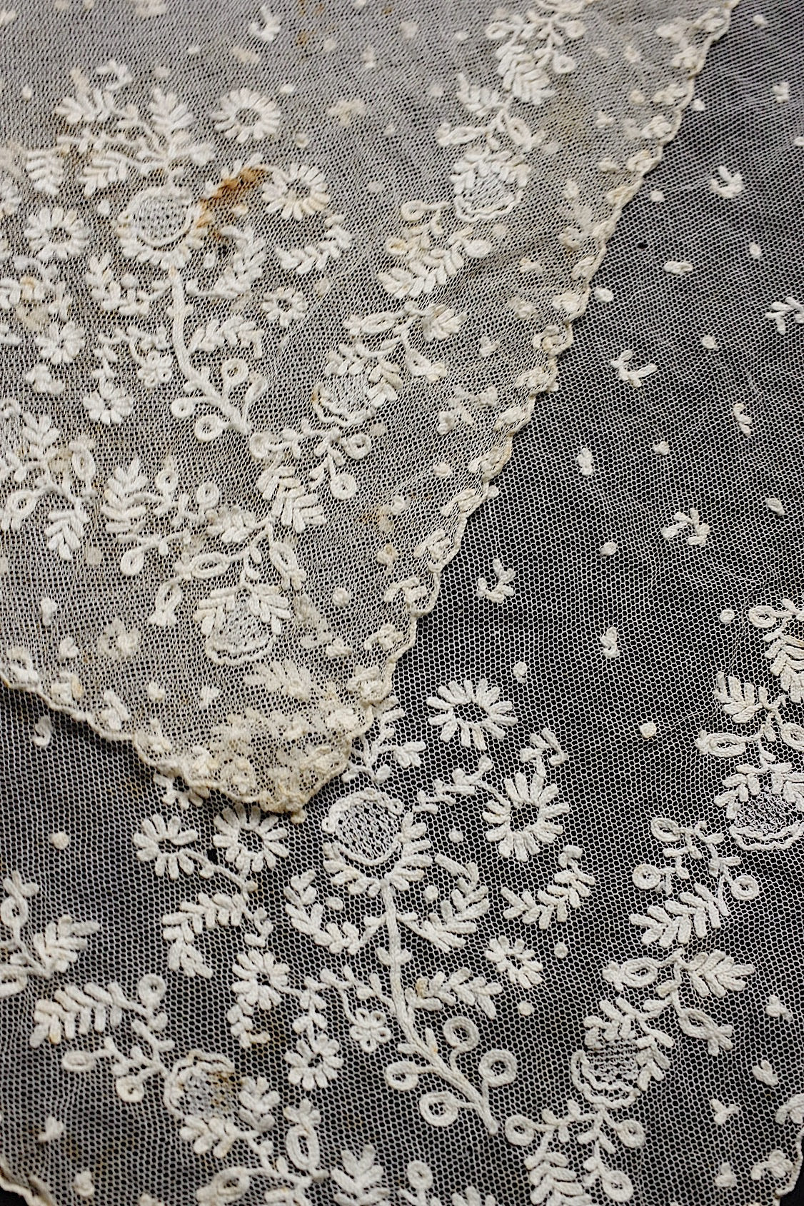 アンティークレース dentelle antique fichu .FR a l'epoque