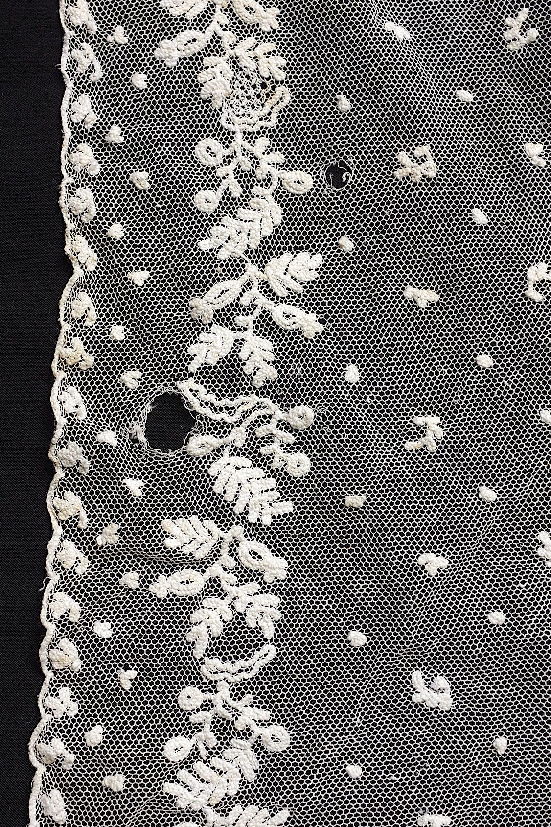 アンティークレース dentelle antique fichu .FR a l'epoque