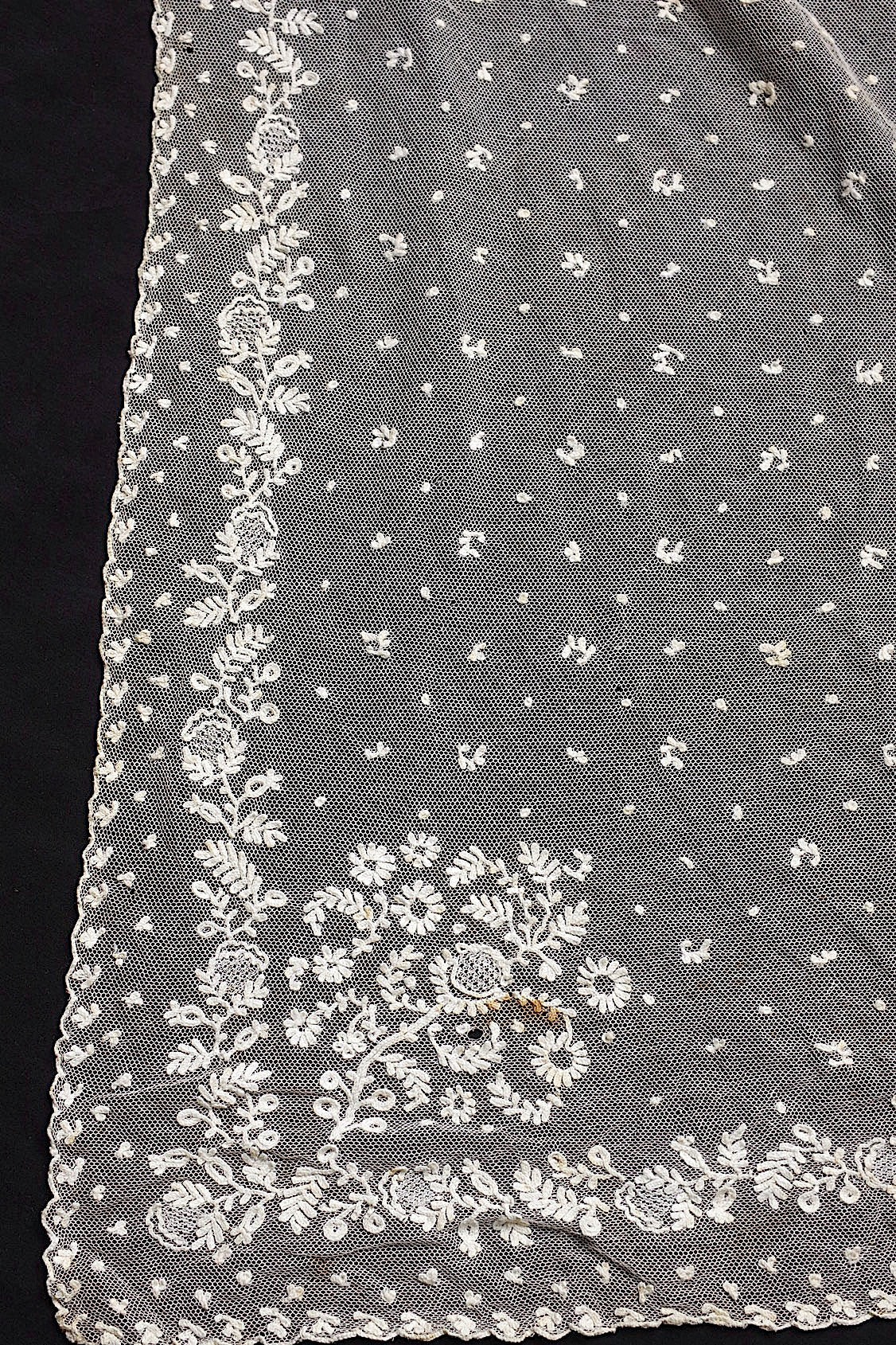 アンティークレース dentelle antique fichu .FR a l'epoque