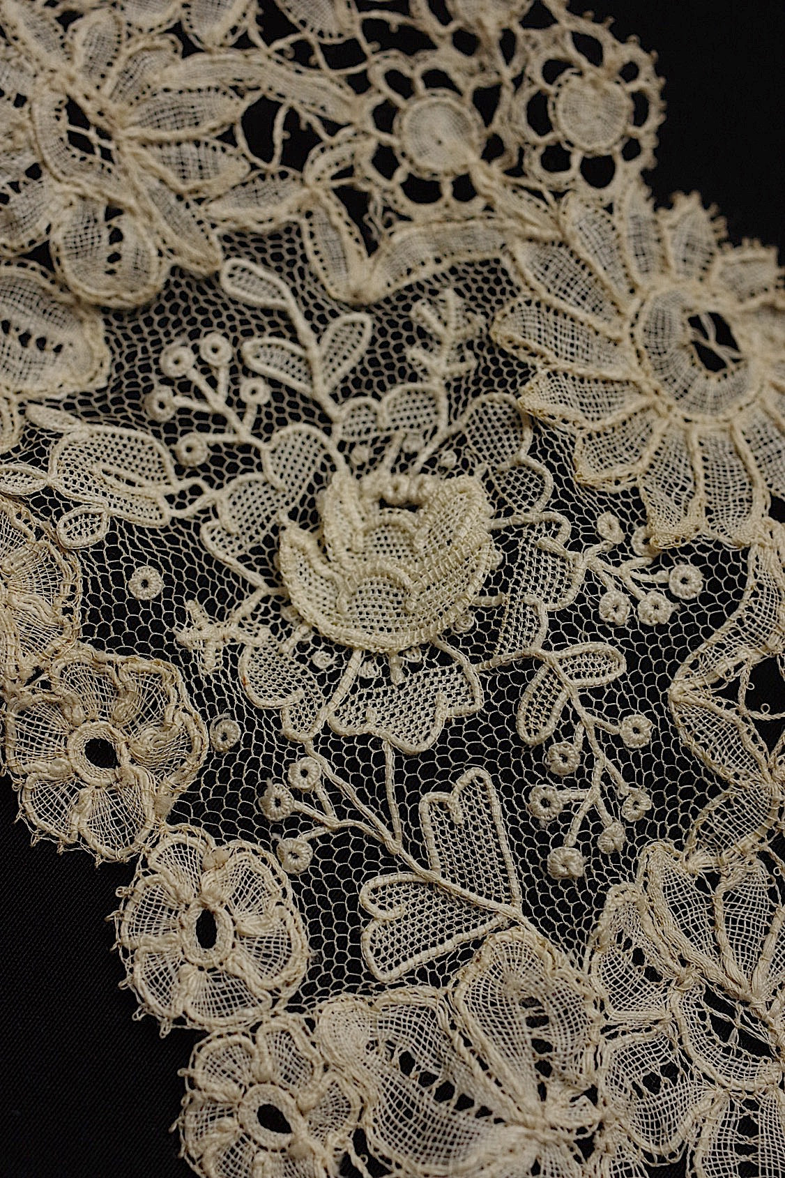 アンティークレース dentelle antique ホニトン ブリュクセルMIXモチーフ .FR a l'epoque