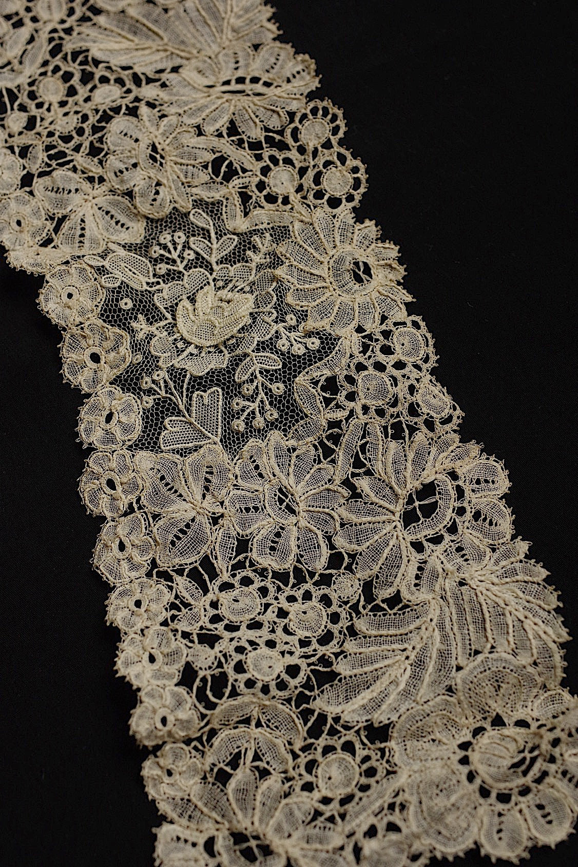 アンティークレース dentelle antique ホニトン ブリュクセルMIXモチーフ .FR a l'epoque