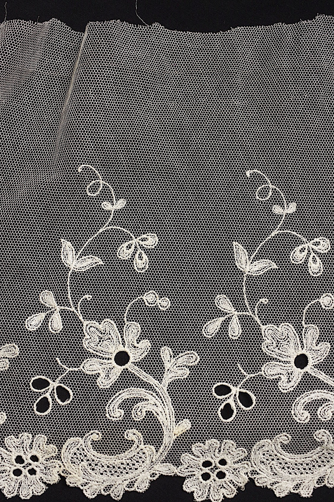 アンティークレース dentelle antique 393cm .FR a l'epoque