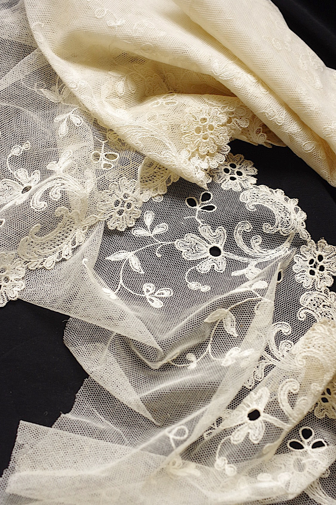 アンティークレース dentelle antique 393cm .FR a l'epoque