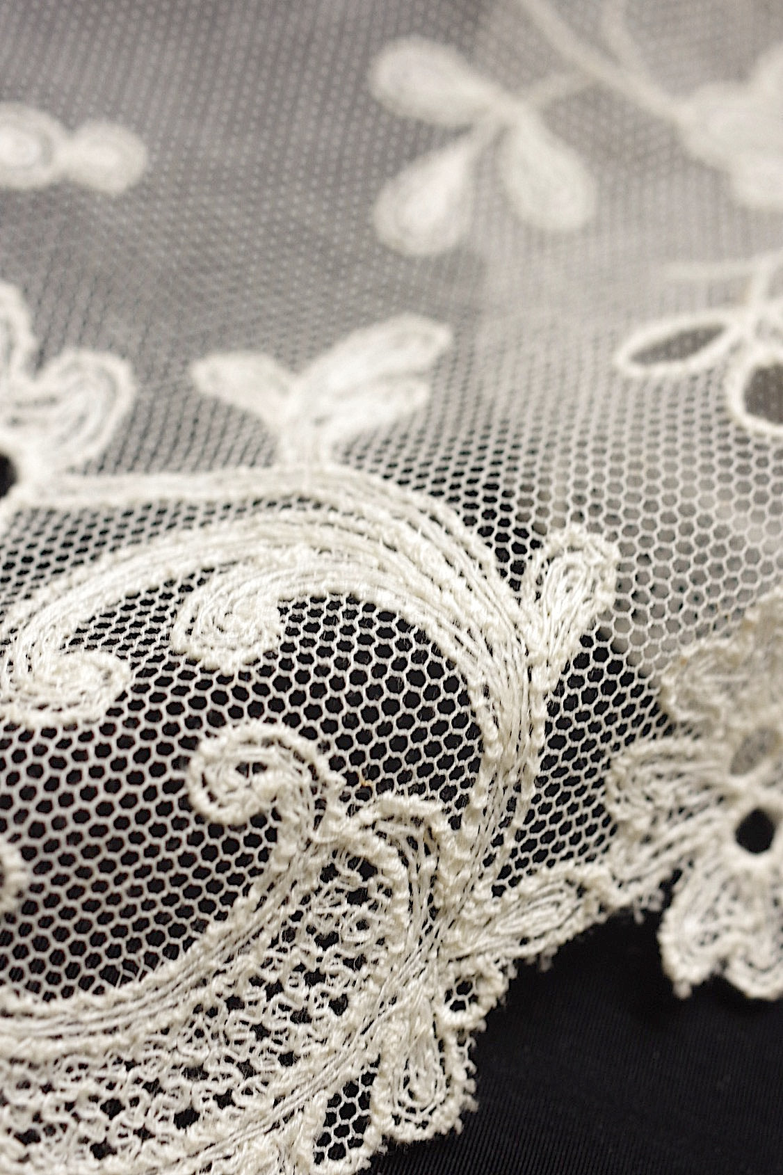 アンティークレース dentelle antique 393cm .FR a l'epoque