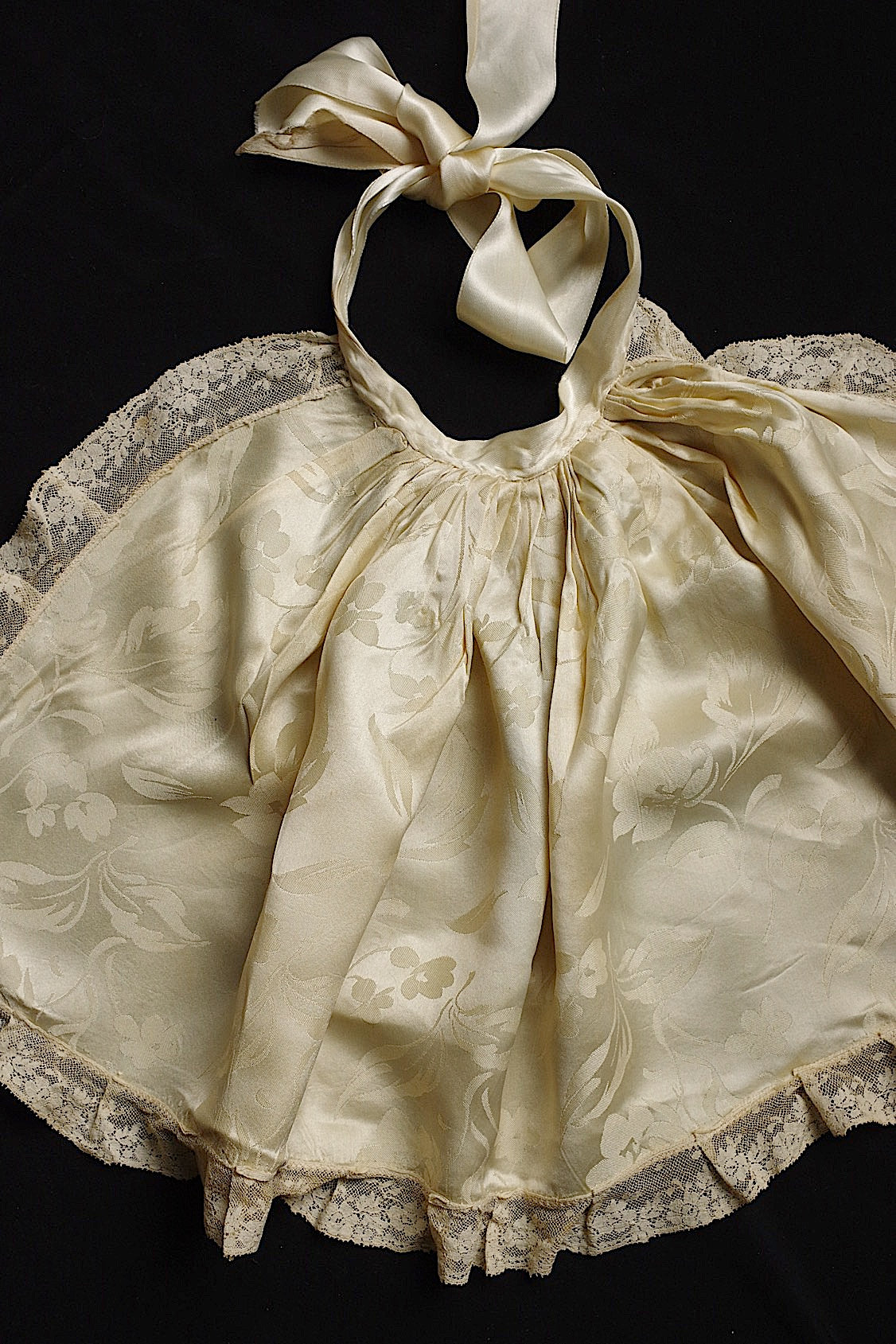 アンティークレース dentelle antique エプロン2つ .FR a l'epoque