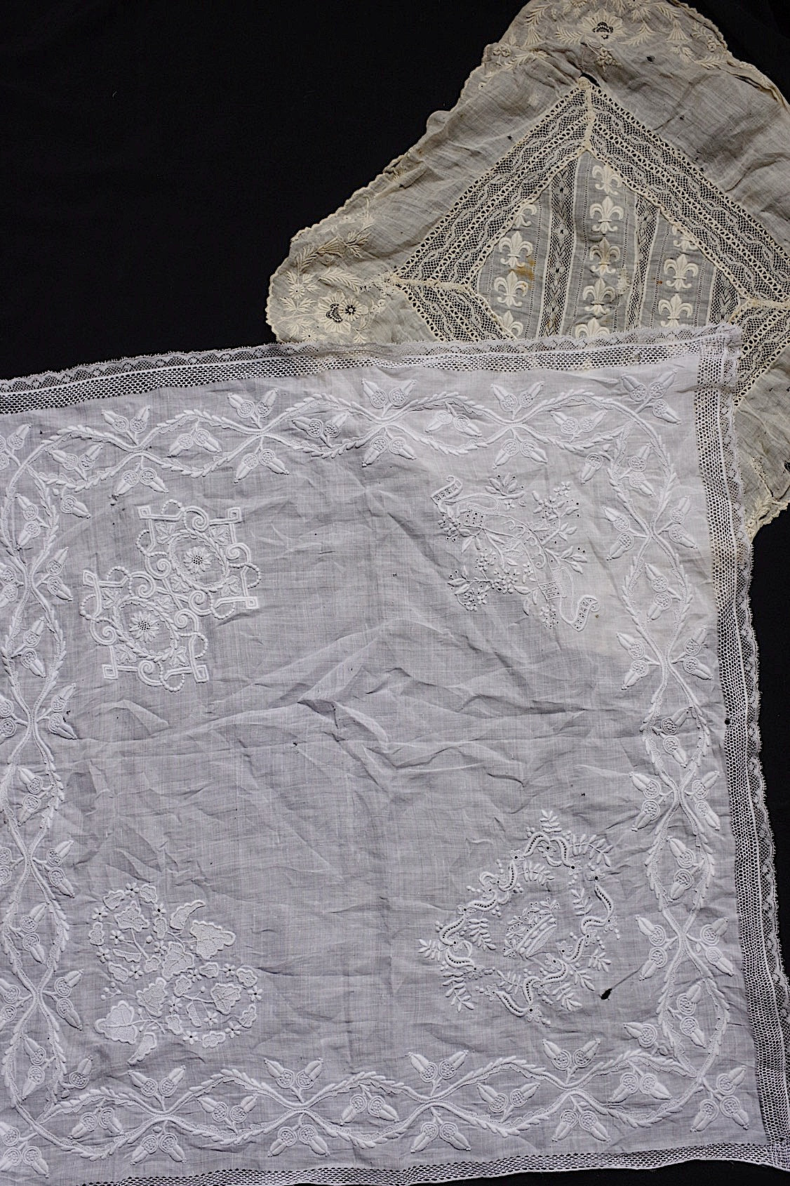 アンティーク刺繍ハギレ