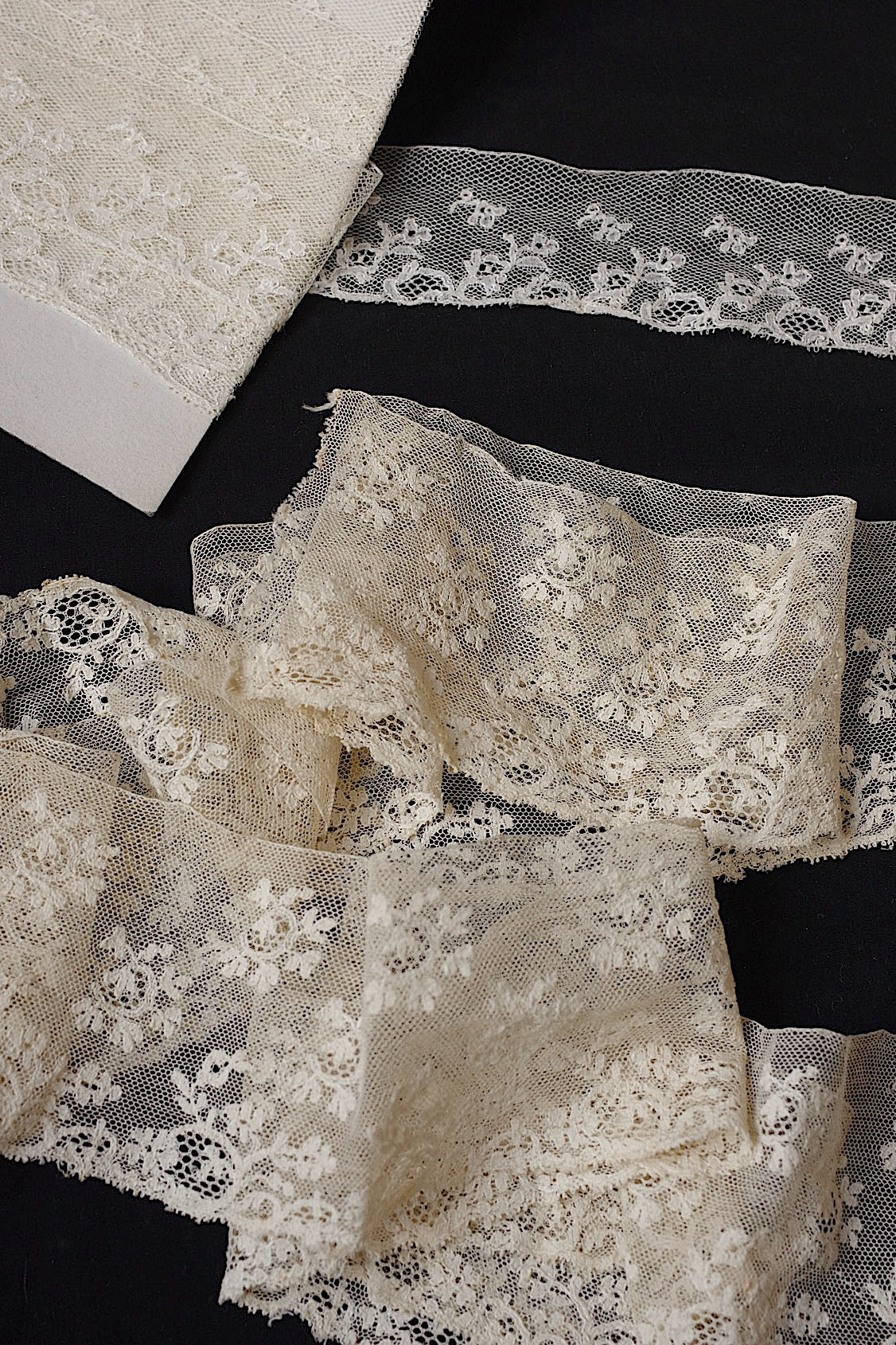 アンティークレース dentelle antique 230cm 91cm 134cm .FR a l'epoque