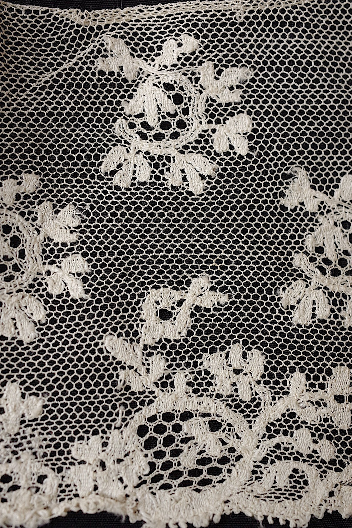 アンティークレース dentelle antique 230cm 91cm 134cm .FR a l'epoque