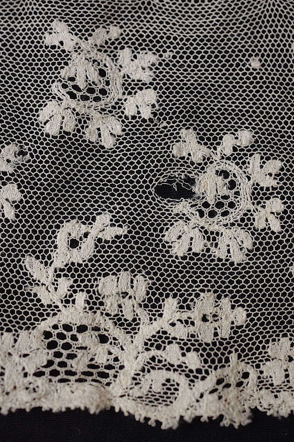 アンティークレース dentelle antique 230cm 91cm 134cm .FR a l'epoque