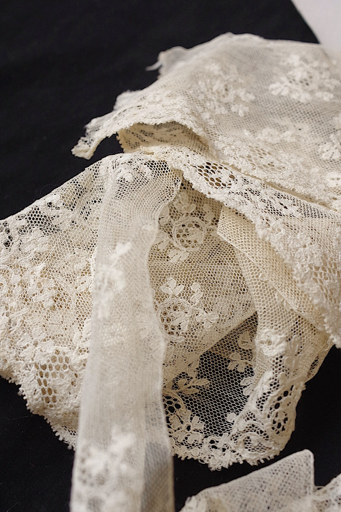 アンティークレース dentelle antique 230cm 91cm 134cm .FR a l'epoque