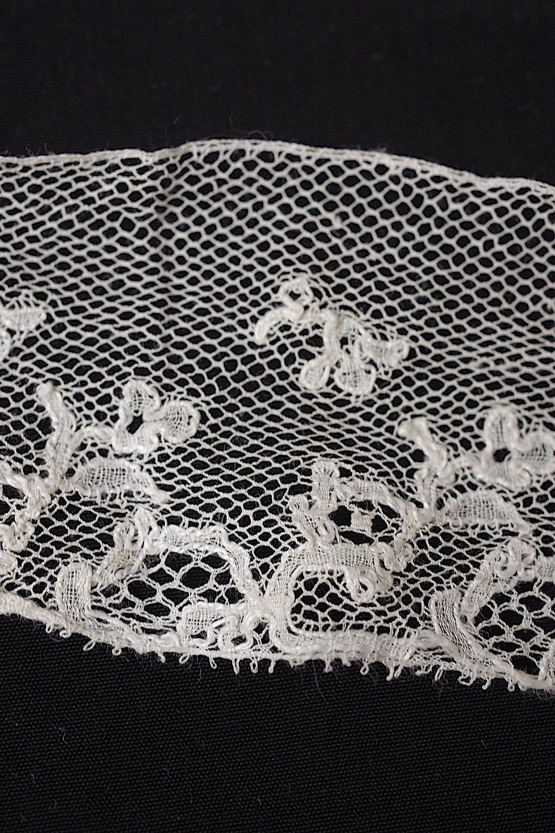 アンティークレース dentelle antique 230cm 91cm 134cm .FR a l'epoque