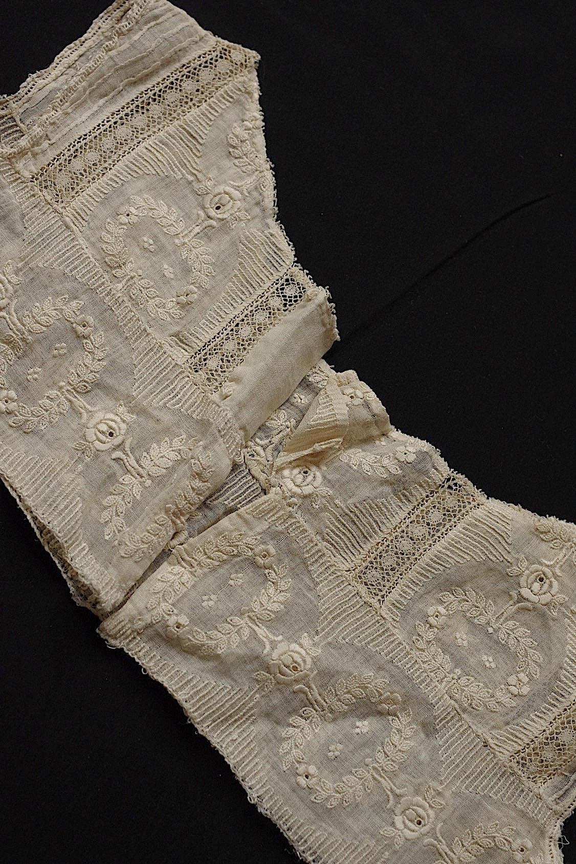 アンティークレース dentelle antique 刺繍生地はぎれ 素材用 .FR a l'epoque