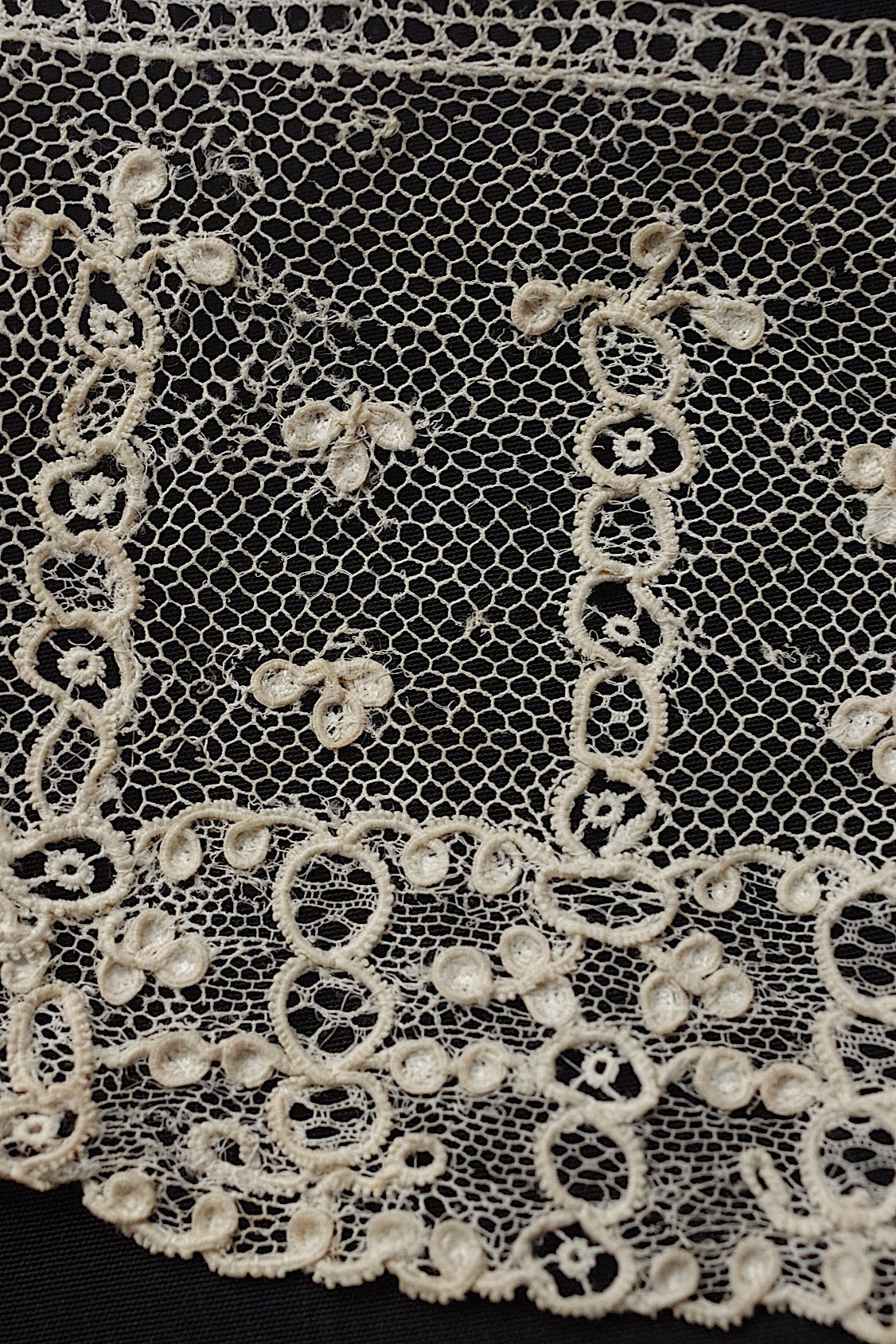 アンティークレース dentelle antique アランソンレース .FR a l'epoque