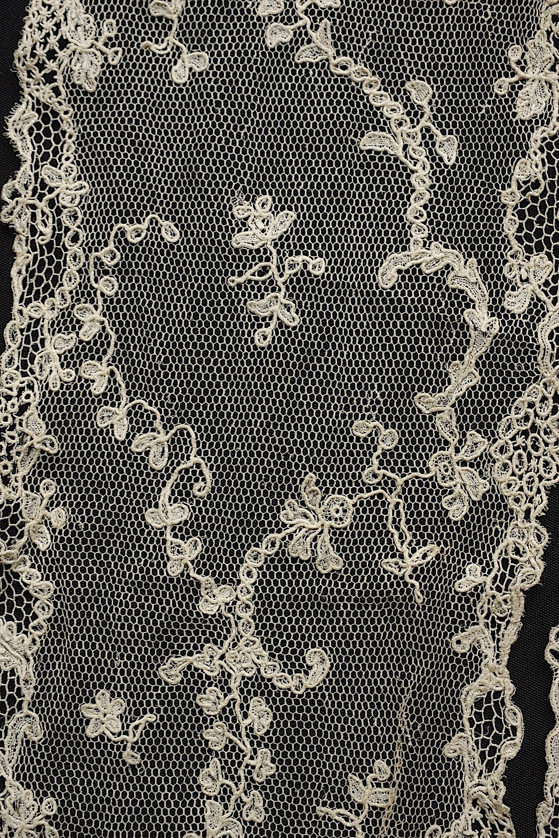 アンティークレース dentelle antique アランソンレース .FR a l'epoque