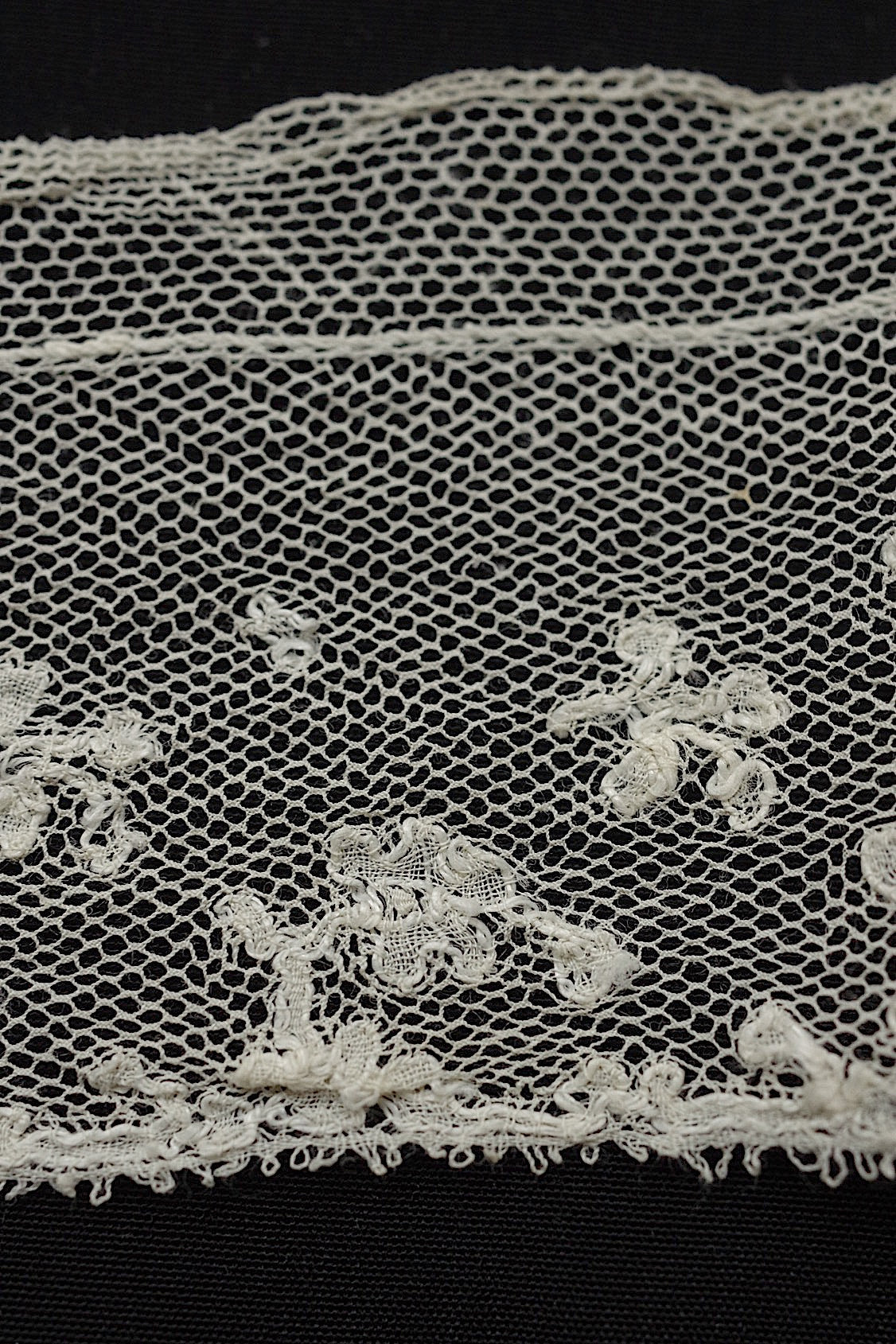 アンティークレース dentelle antique 288cm .FR a l'epoque