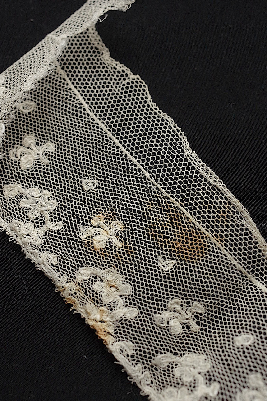 アンティークレース dentelle antique 288cm .FR a l'epoque