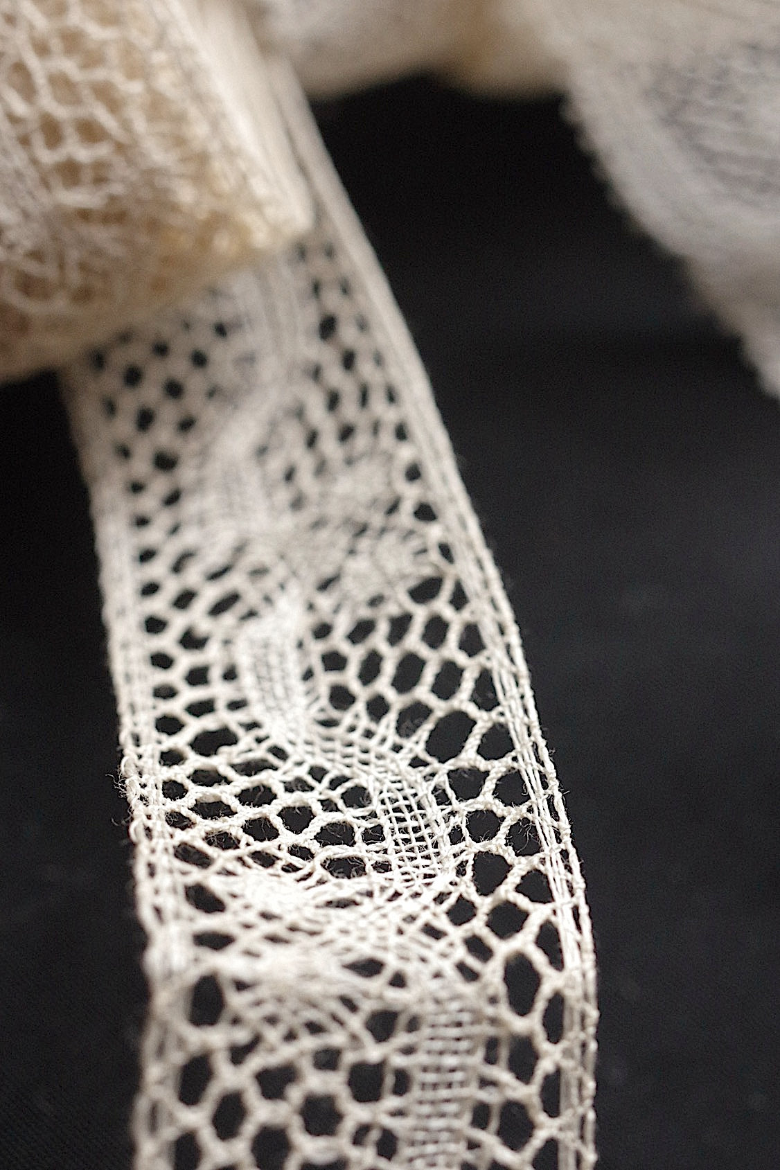 アンティークレース dentelle antique 590cm 360cm .FR a l'epoque