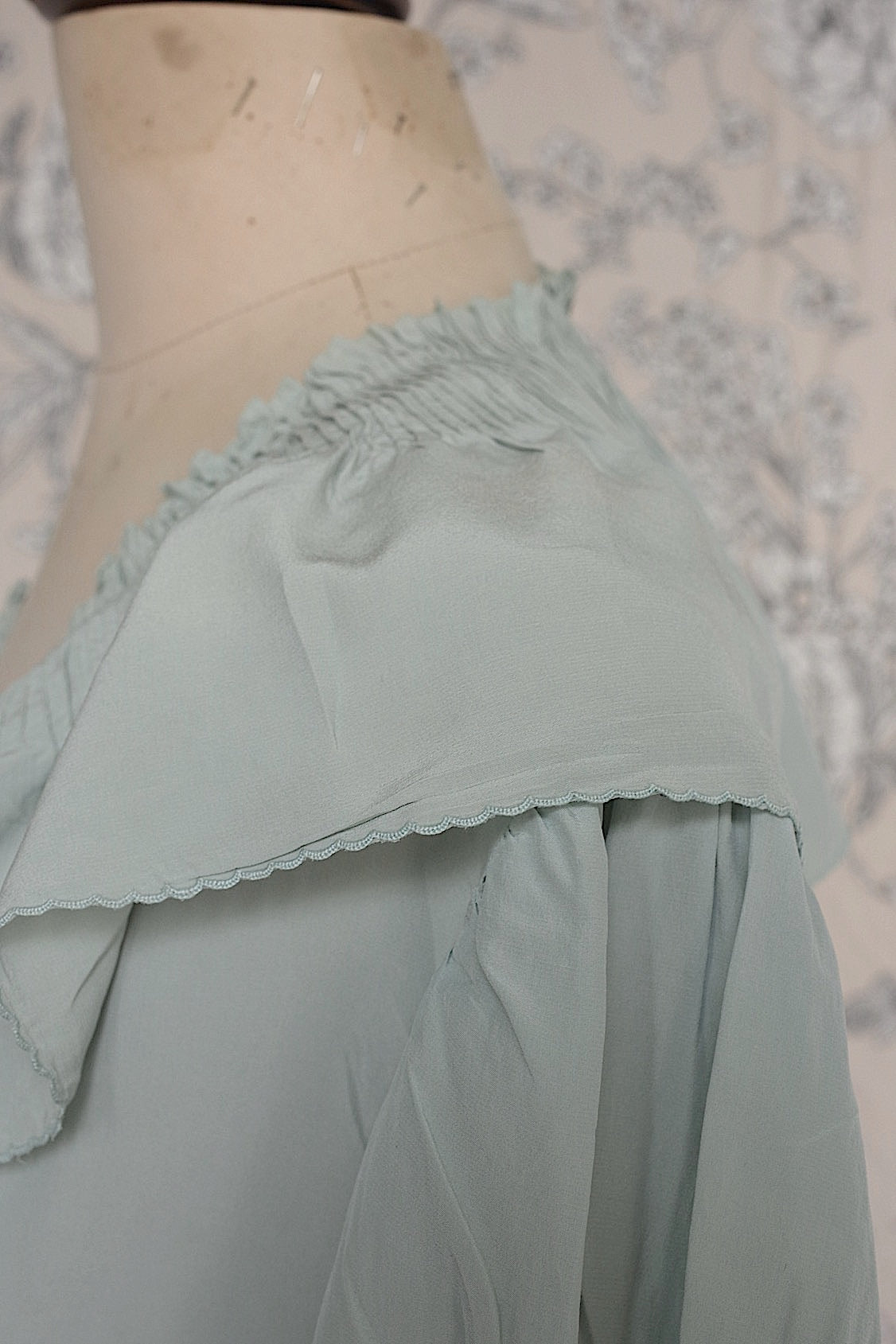 アンティークワンピース vêtement antique  .FR a l'epoque