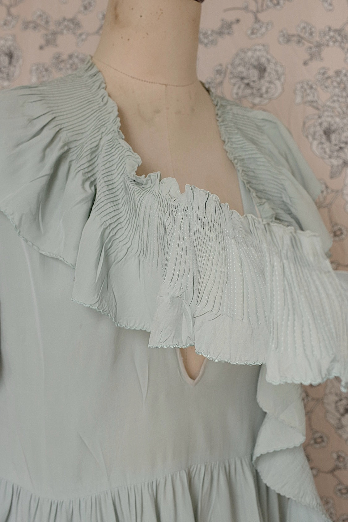 アンティークワンピース vêtement antique  .FR a l'epoque