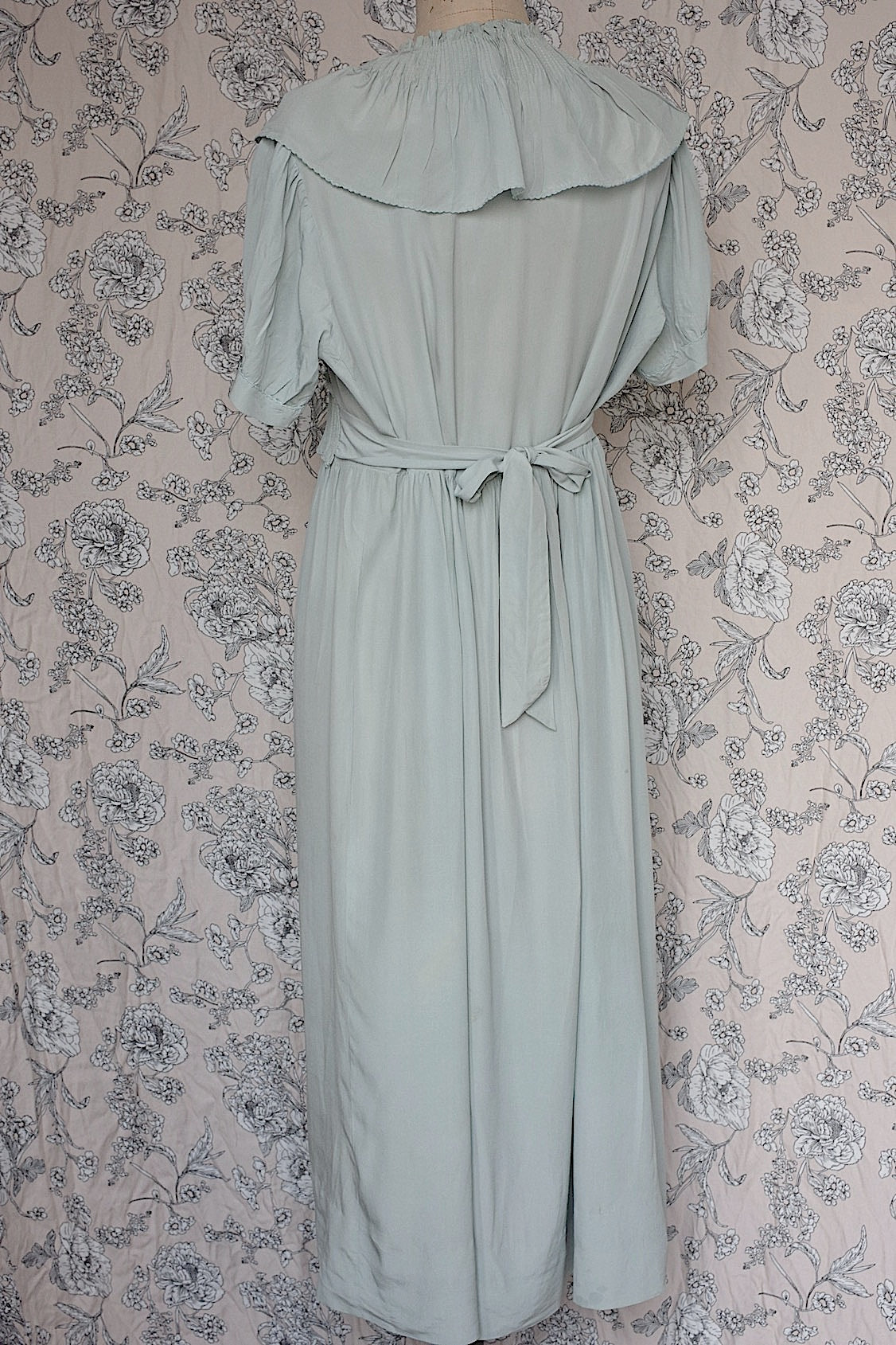 アンティークワンピース vêtement antique  .FR a l'epoque