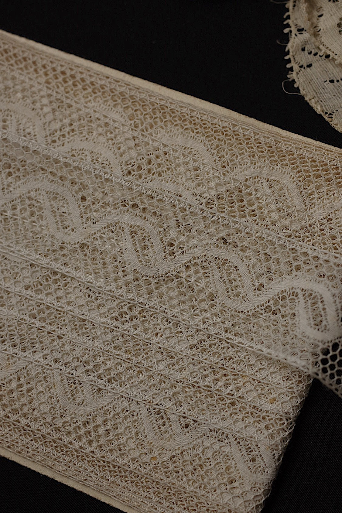 アンティークレース dentelle antique 225cm 670cm .FR a l'epoque