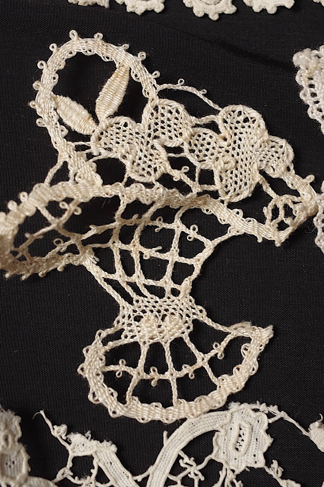 アンティークレース dentelle antique モチーフなど 素材用 .FR a l'epoque