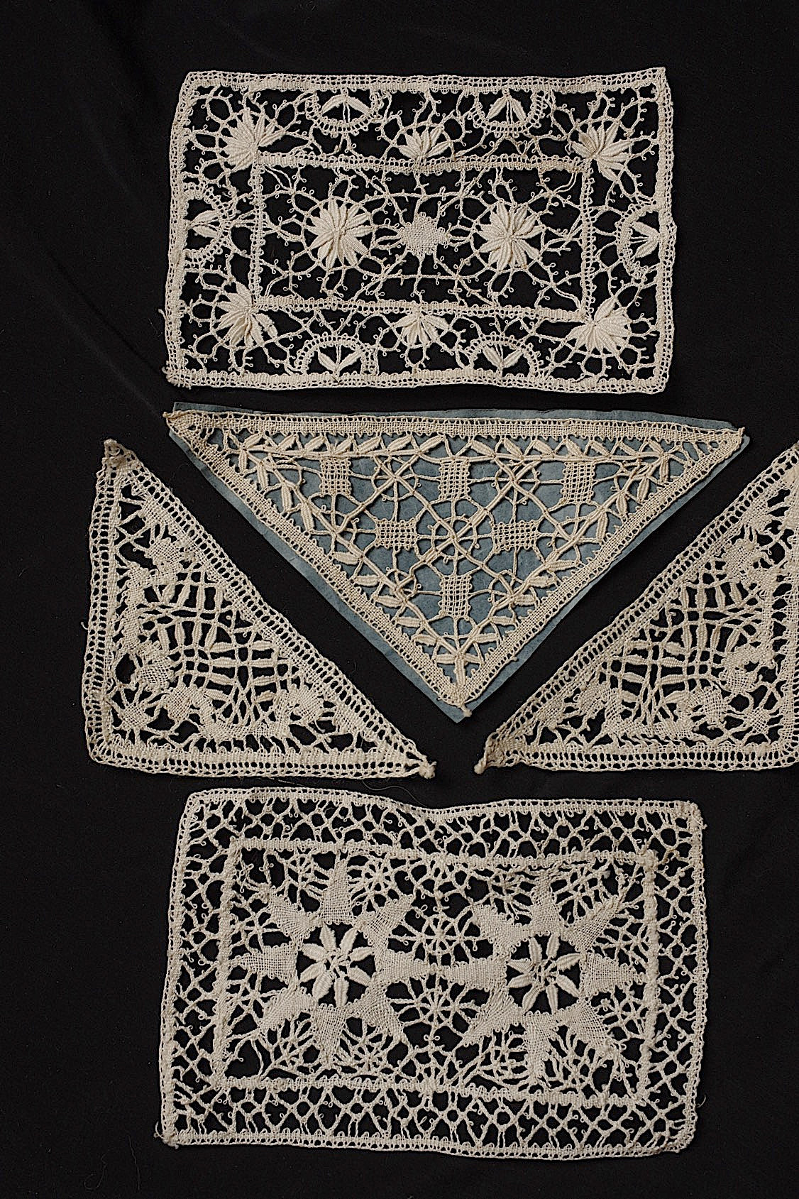 アンティークレースモチーフ