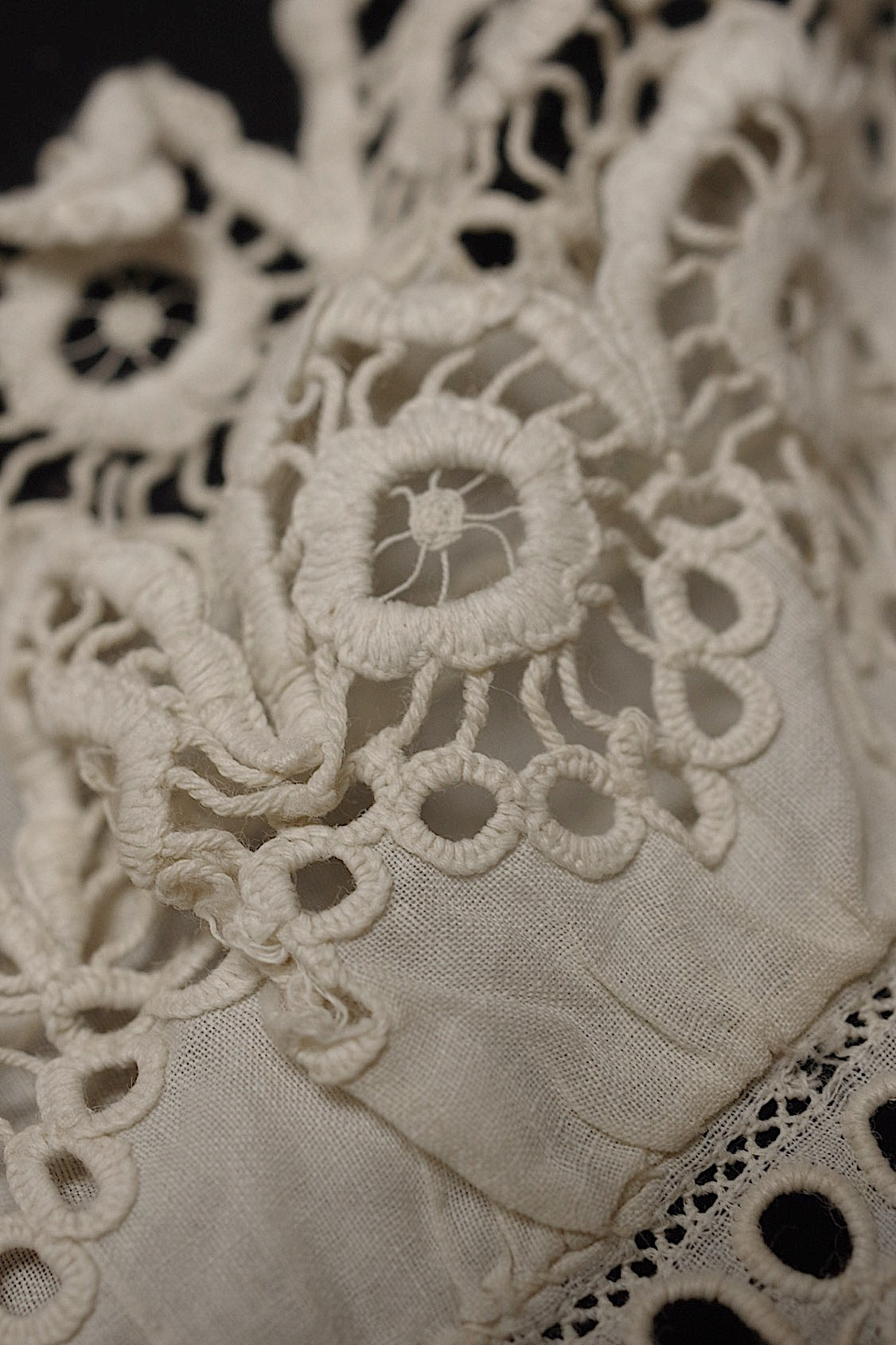 アンティークレース dentelle antique ボネ2つ .FR a l'epoque