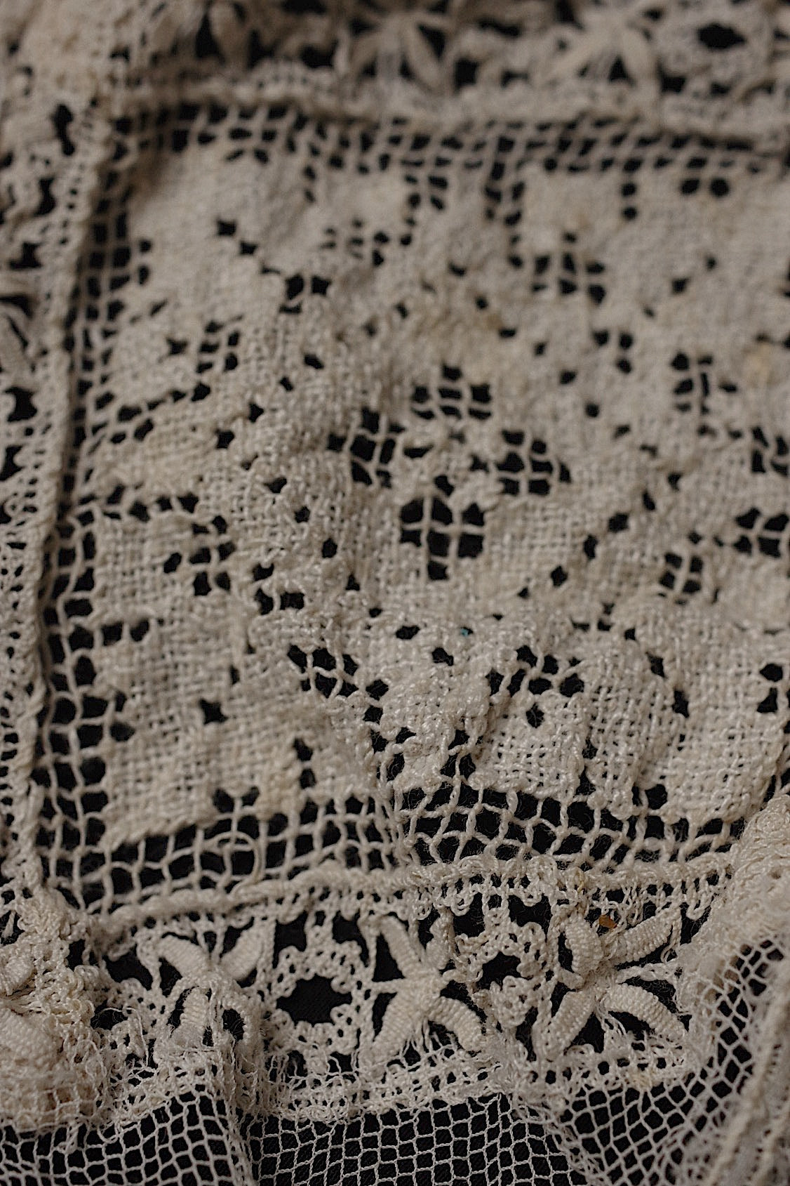 アンティークレース dentelle antique ボネ2つ .FR a l'epoque