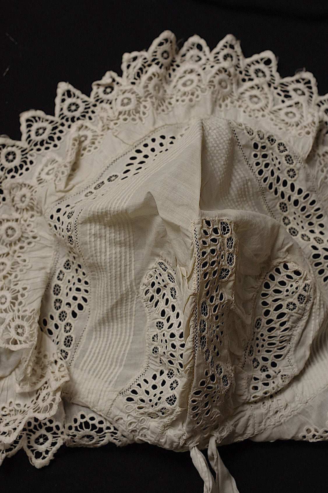 アンティークレース dentelle antique ボネ2つ .FR a l'epoque