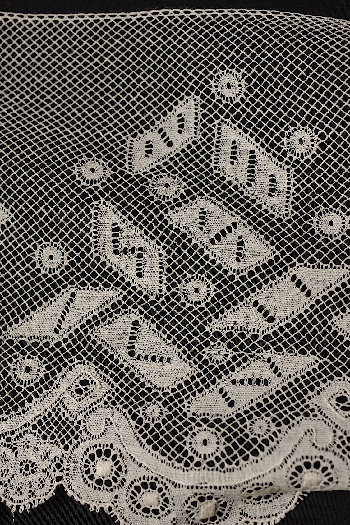 アンティークレース dentelle antique 420cm 98cm .FR a l'epoque