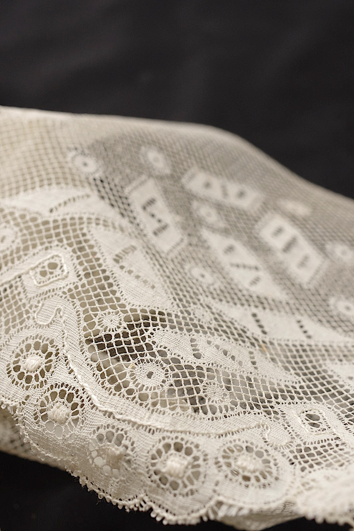 アンティークレース dentelle antique 420cm 98cm .FR a l'epoque