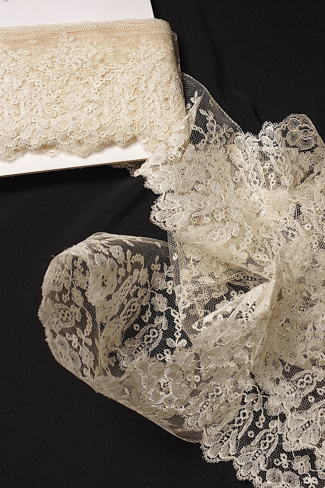 アンティークレース dentelle antique 446cm 430cm .FR a l'epoque